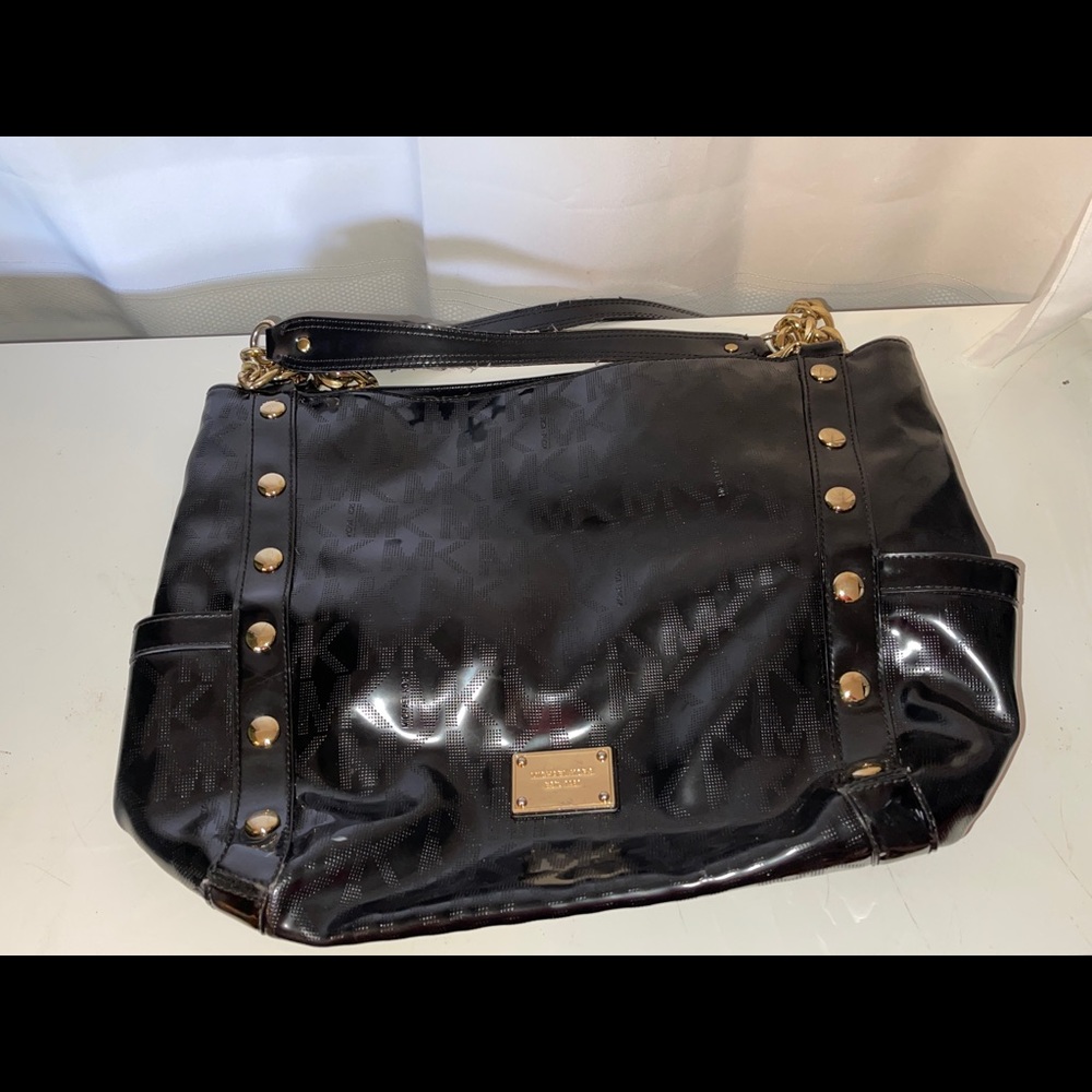Michael kors jet black Logo Black And Gold Chained Purse